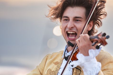 Special guest: Extravagant violinist Pierpaolo Foti